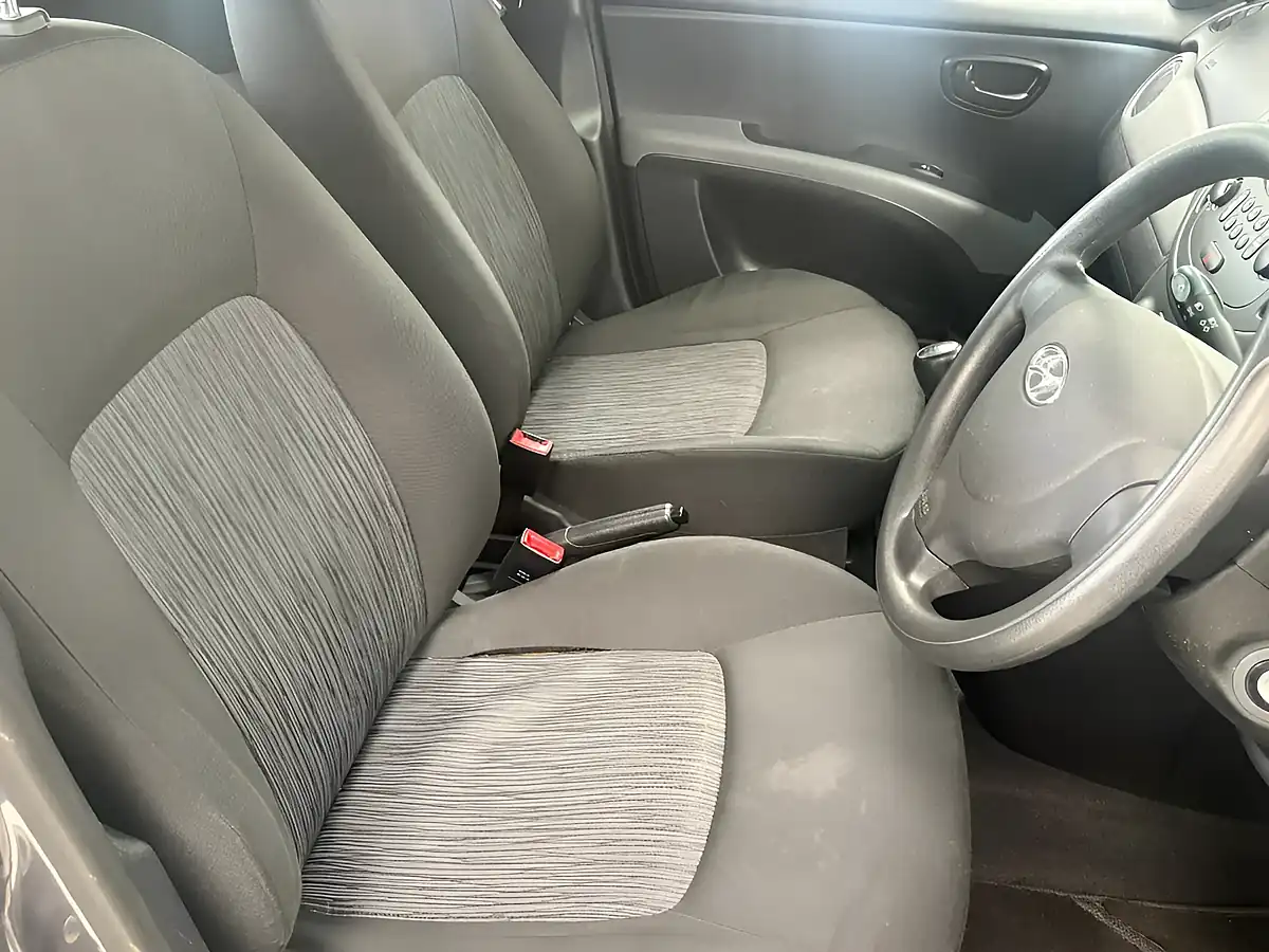 Used 2014 Hyundai i10 Classic Grey - Interior and Exterior details 16