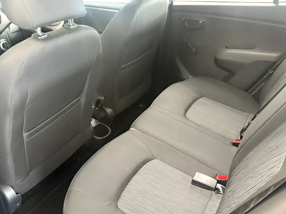Used 2014 Hyundai i10 Classic Grey - Interior and Exterior details 17