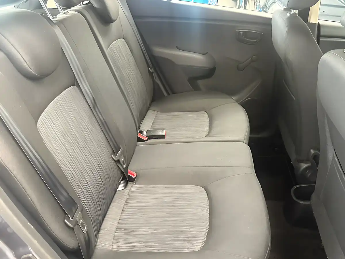 Used 2014 Hyundai i10 Classic Grey - Interior and Exterior details 18