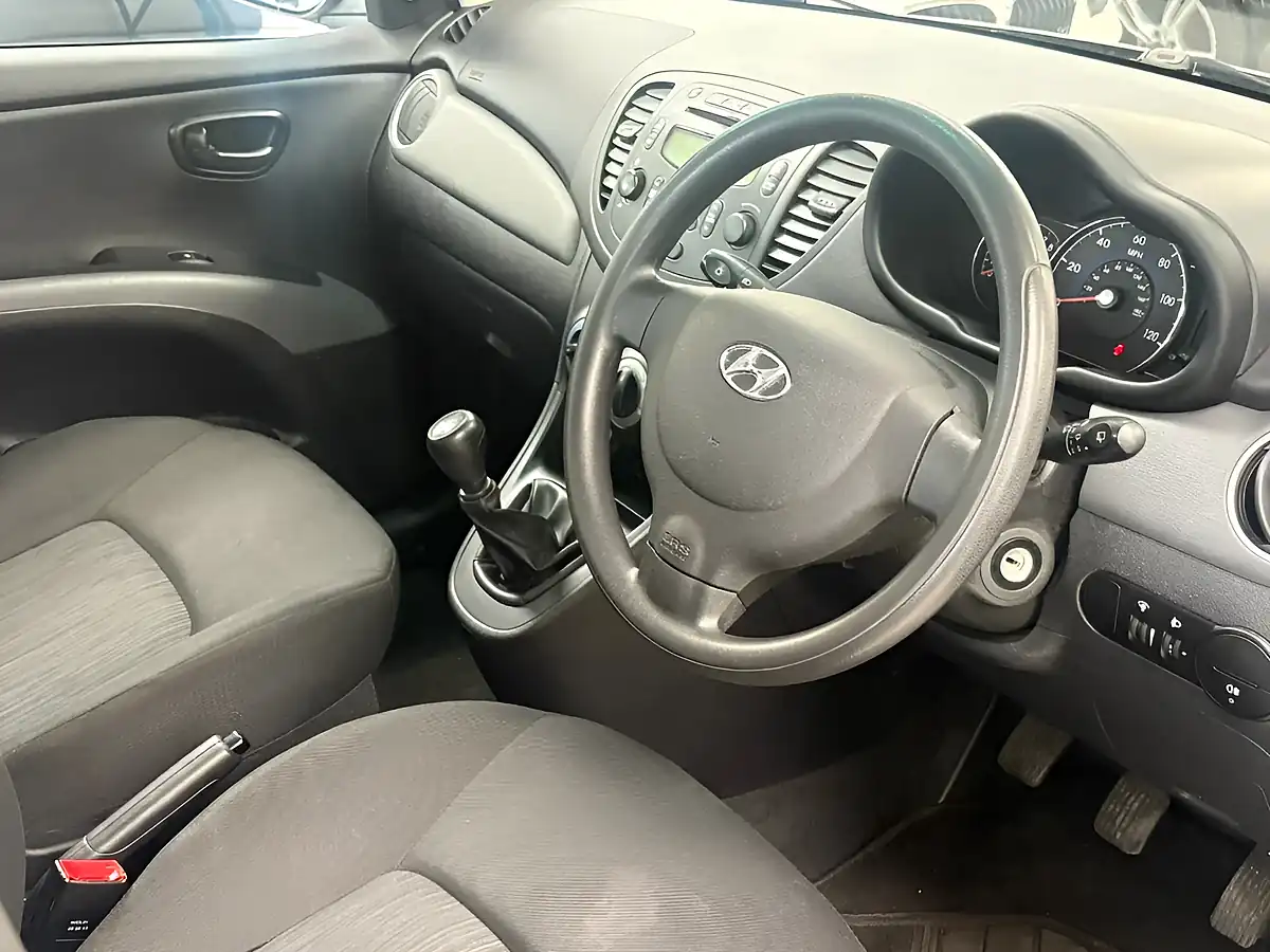 Used 2014 Hyundai i10 Classic Grey - Interior and Exterior details 20