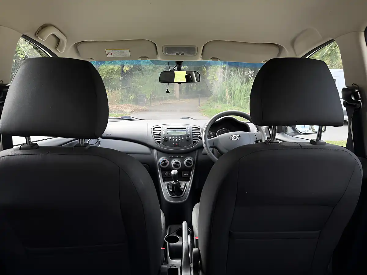 Used 2014 Hyundai I10 Classic White - Interior and Exterior details 10