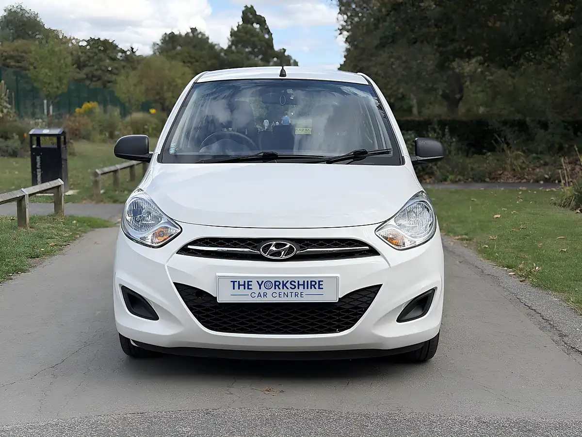 Used 2014 Hyundai I10 Classic White - Interior and Exterior details 2