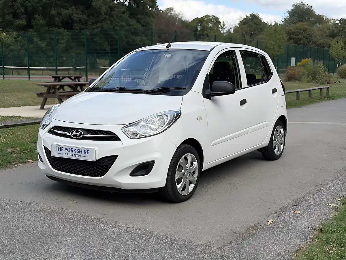 Used 2014 Hyundai I10 Classic White - Interior and Exterior details 3