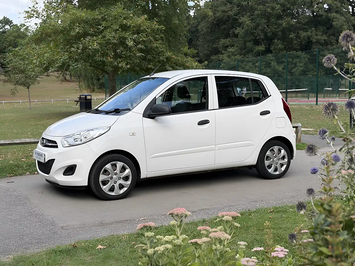 Used 2014 Hyundai I10 Classic White - Interior and Exterior details 5
