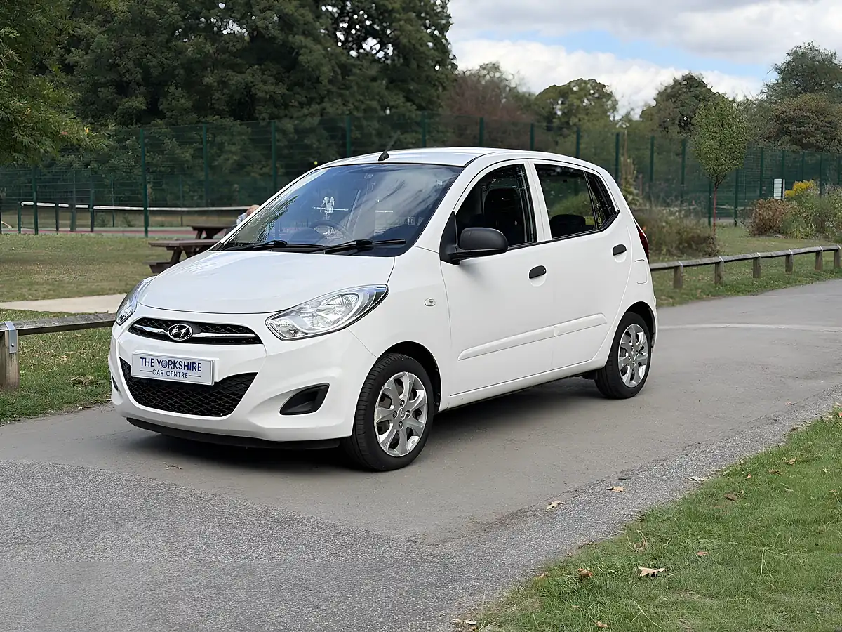 Used 2014 Hyundai I10 Classic White - Interior and Exterior details 6
