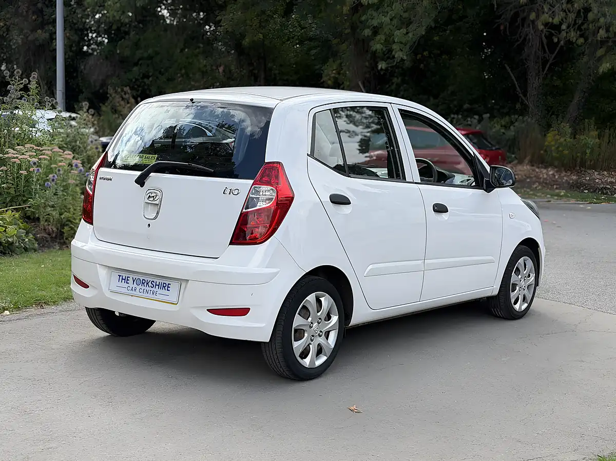 Used 2014 Hyundai I10 Classic White - Interior and Exterior details 7