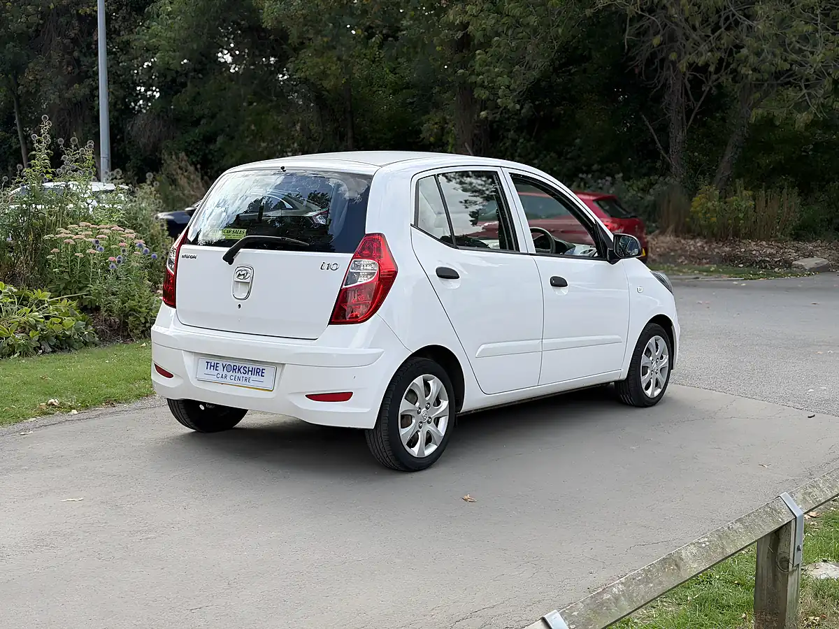Used 2014 Hyundai I10 Classic White - Interior and Exterior details 8