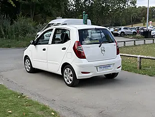 Used 2014 Hyundai I10 Classic White - Interior and Exterior details 9