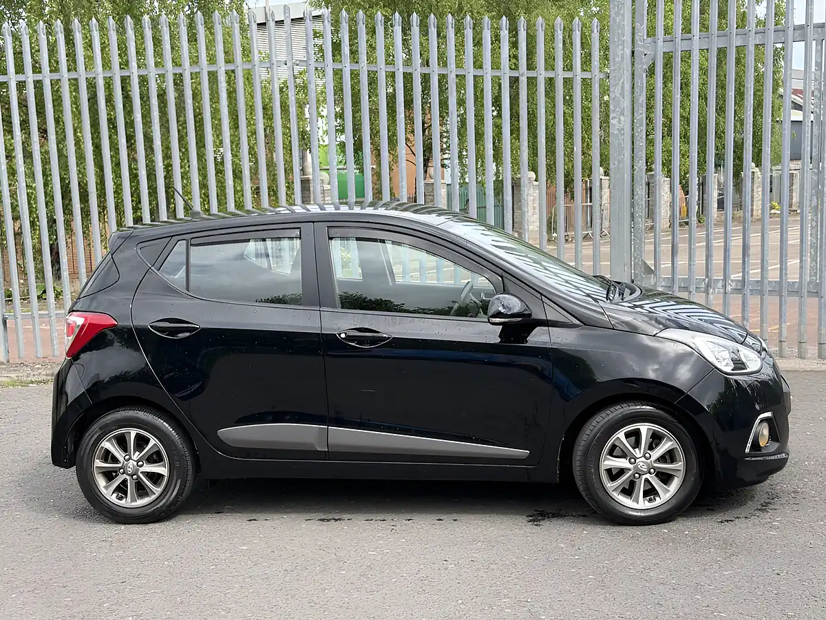 Used 2014 Hyundai i10 Premium Black - Interior and Exterior details 3