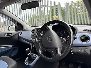 Used 2014 Hyundai i10 Premium Black - Interior and Exterior details 5