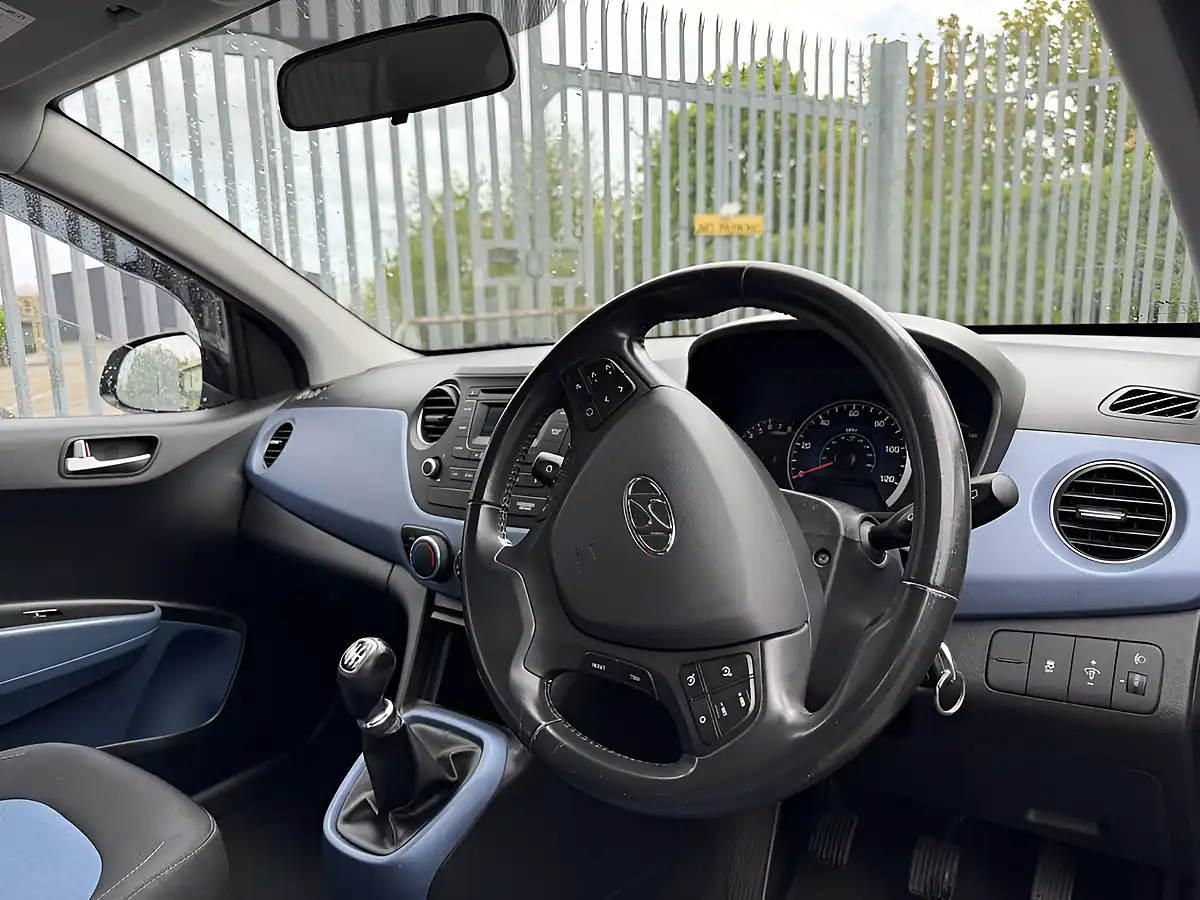 Used 2014 Hyundai i10 Premium Black - Interior and Exterior details 5