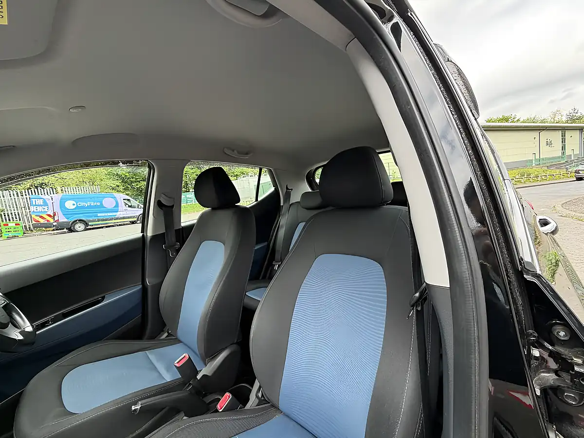 Used 2014 Hyundai i10 Premium Black - Interior and Exterior details 6