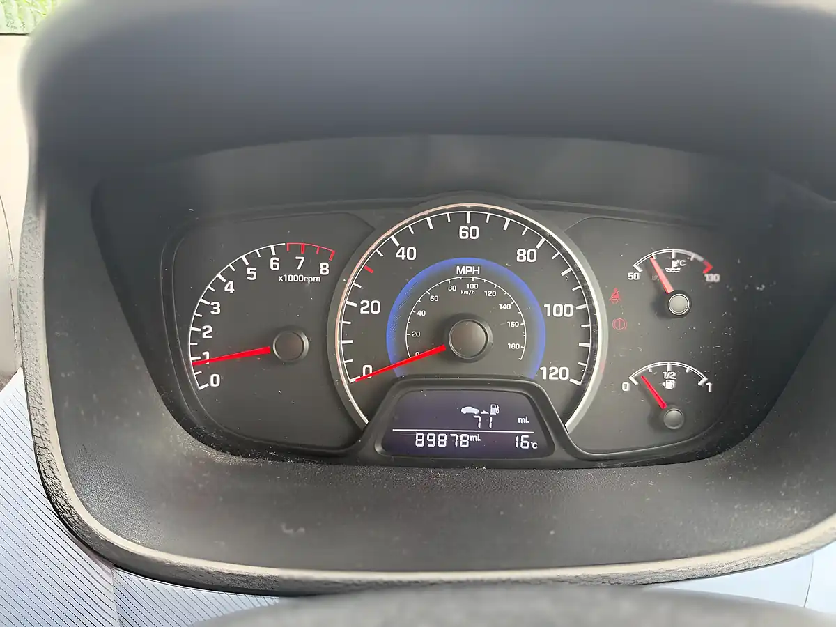 Used 2014 Hyundai I10 Premium Blue - Interior and Exterior details 13