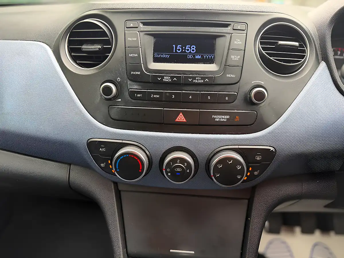 Used 2014 Hyundai I10 Premium Blue - Interior and Exterior details 14