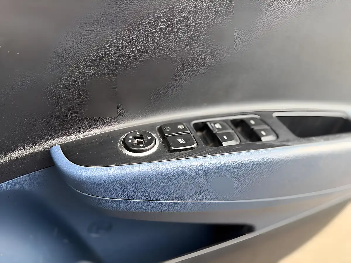 Used 2014 Hyundai I10 Premium Blue - Interior and Exterior details 17