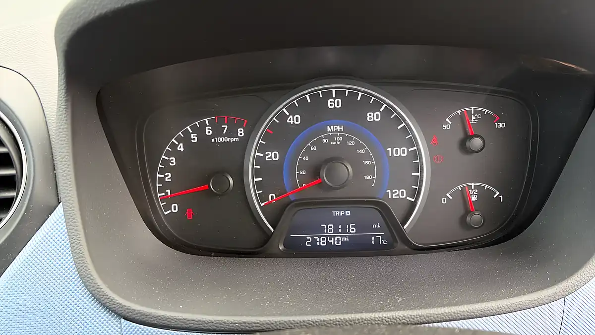Used 2014 Hyundai i10 Premium Grey - Interior and Exterior details 12