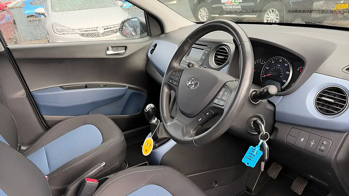 Used 2014 Hyundai i10 Premium Grey - Interior and Exterior details 13