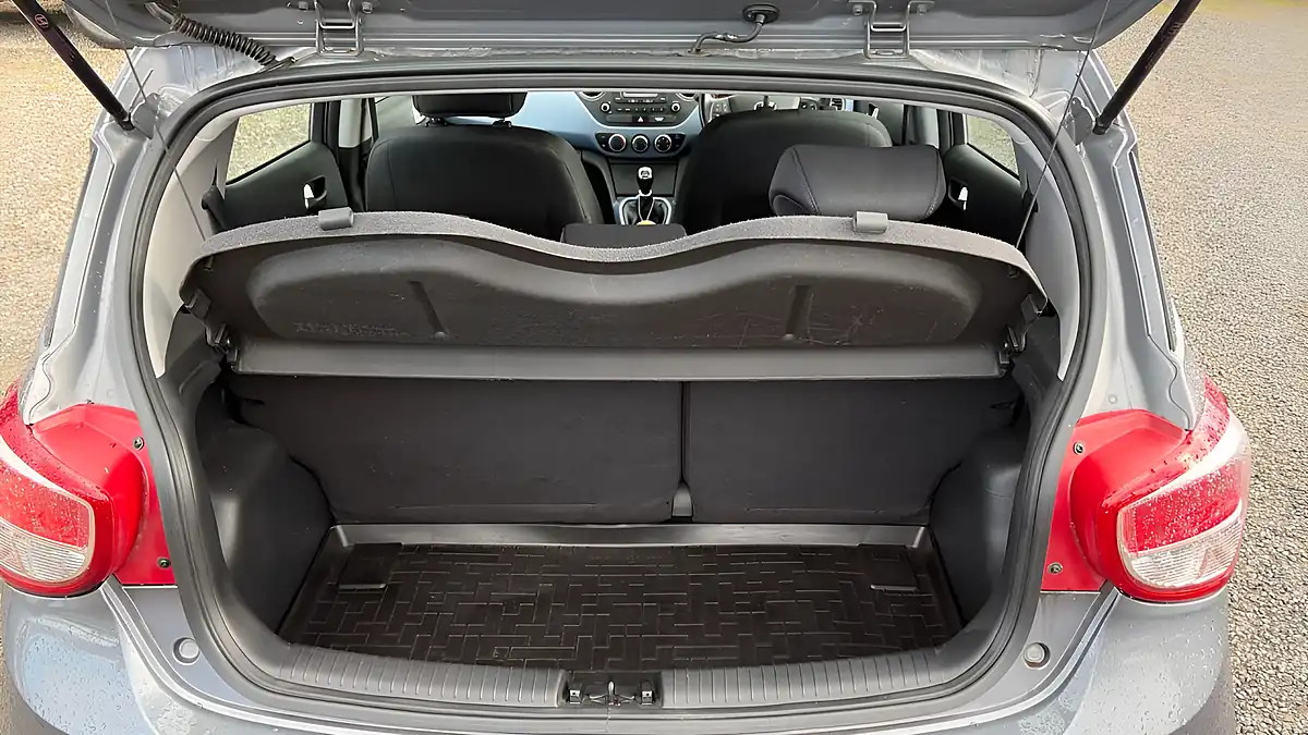 Used 2014 Hyundai i10 Premium Grey - Interior and Exterior details 15