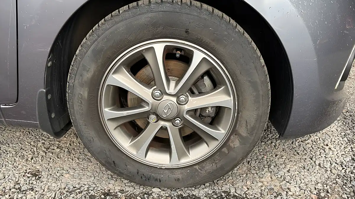Used 2014 Hyundai i10 Premium Grey - Interior and Exterior details 19