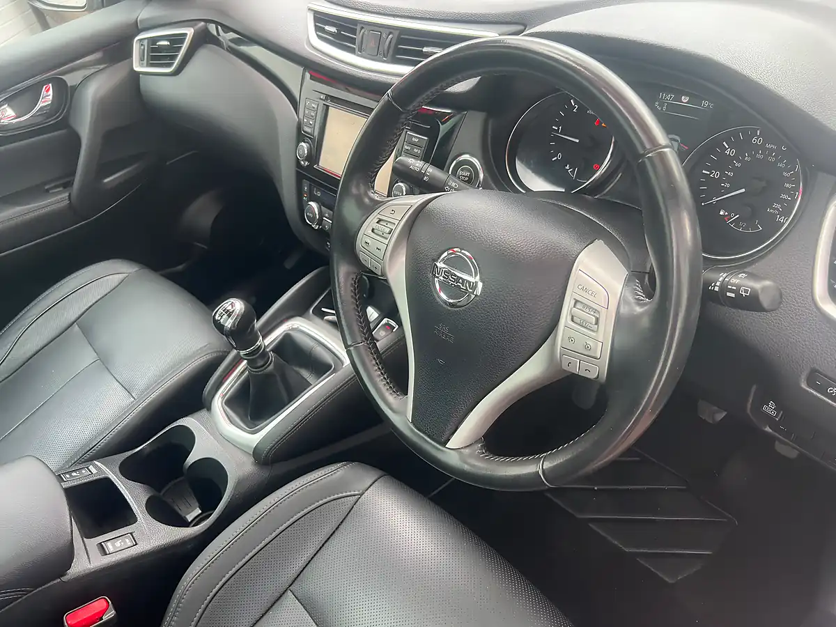 Used 2014 Hyundai i10 Premium Orange - Interior and Exterior details 11