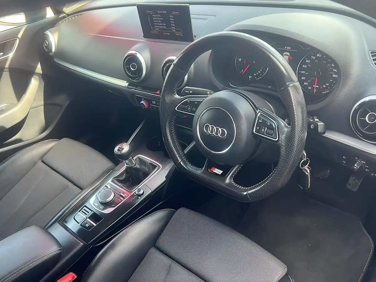 Used 2014 Hyundai i10 Premium Orange - Interior and Exterior details 18