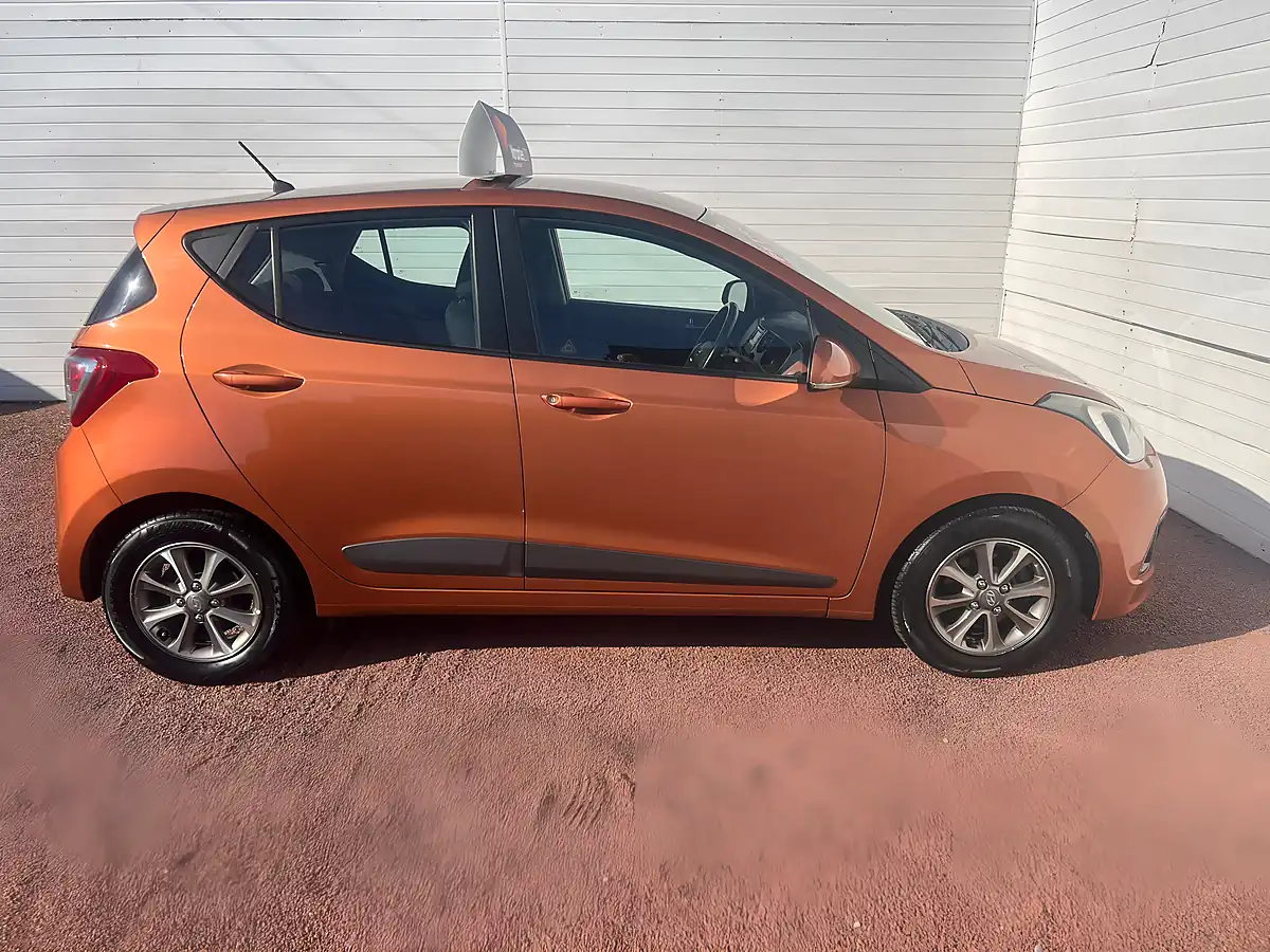 Used 2014 Hyundai i10 Premium Orange - Interior and Exterior details 8
