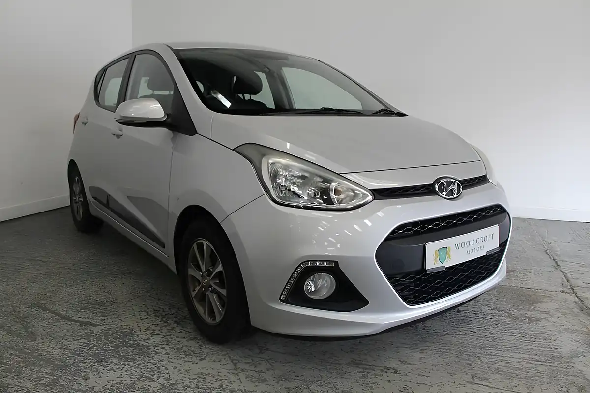 Used 2014 Hyundai I10 Premium Silver - Front View