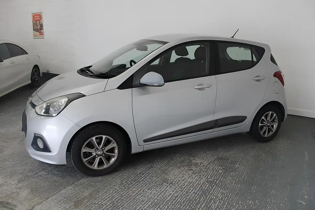 Used 2014 Hyundai I10 Premium Silver - Interior and Exterior details 4