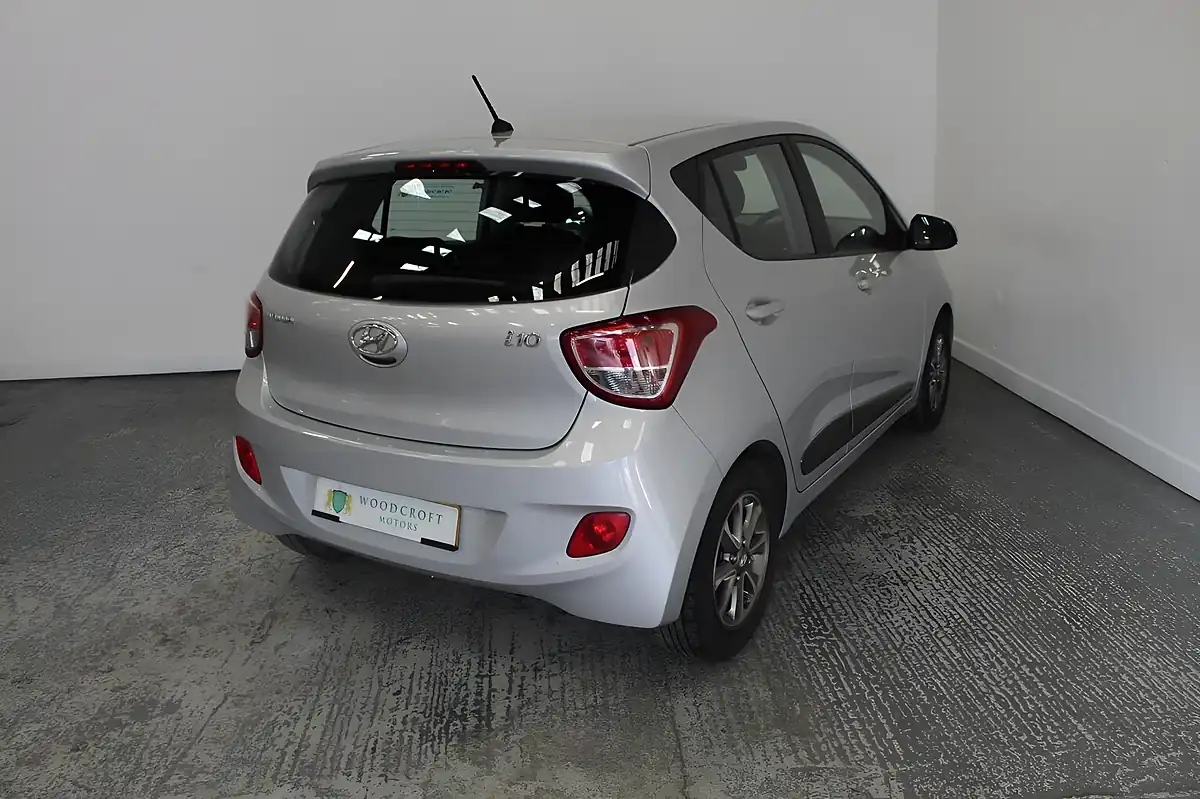 Used 2014 Hyundai I10 Premium Silver - Interior and Exterior details 6