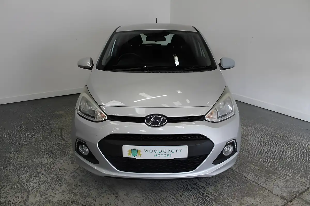 Used 2014 Hyundai I10 Premium Silver - Interior and Exterior details 9