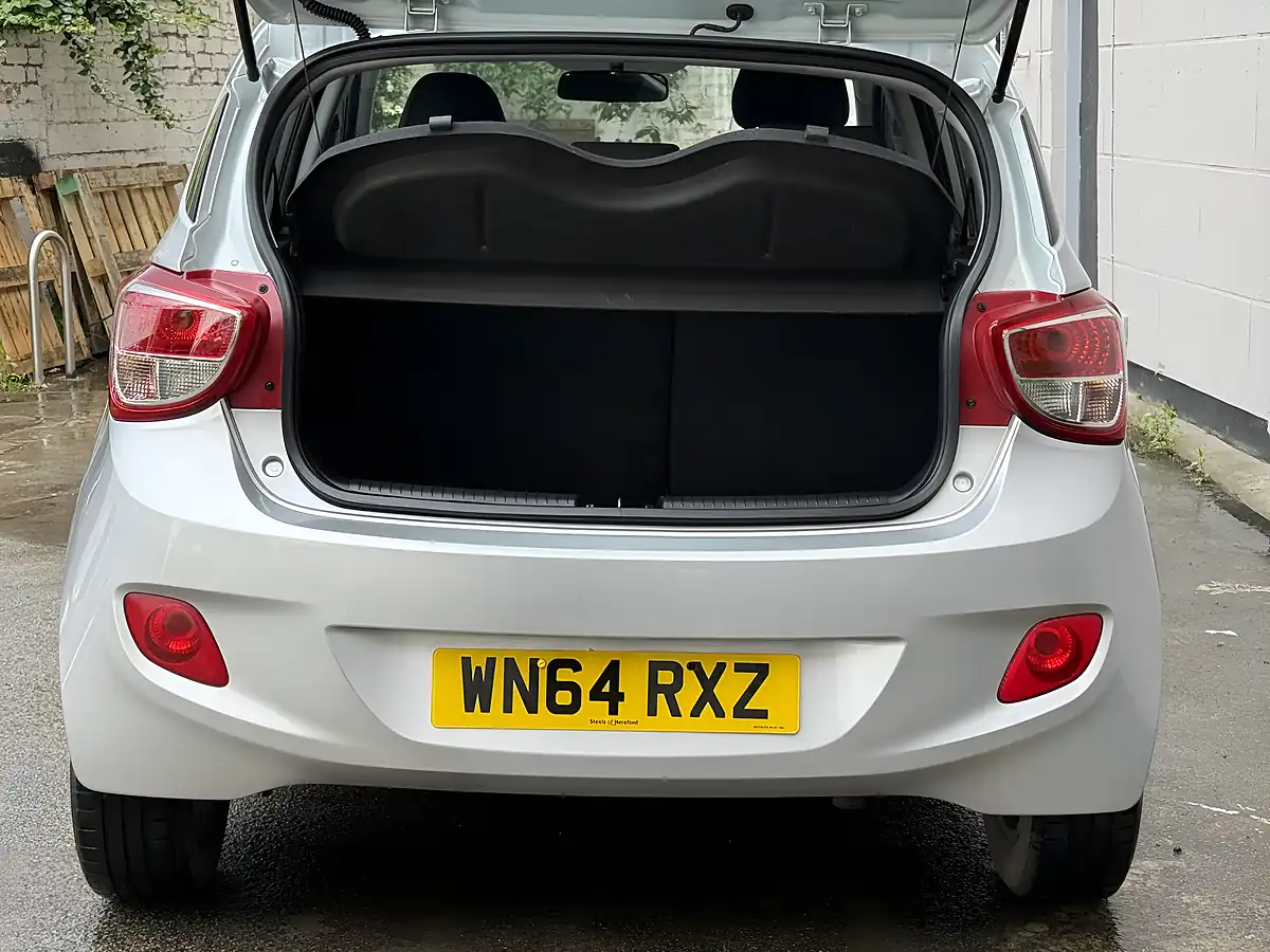 Used 2014 Hyundai I10 Premium Silver - Interior and Exterior details 10