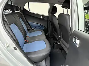 Used 2014 Hyundai I10 Premium Silver - Interior and Exterior details 12