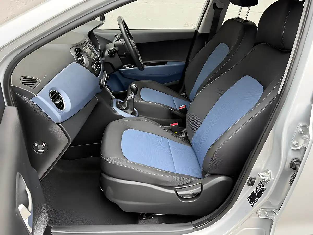 Used 2014 Hyundai I10 Premium Silver - Interior and Exterior details 13
