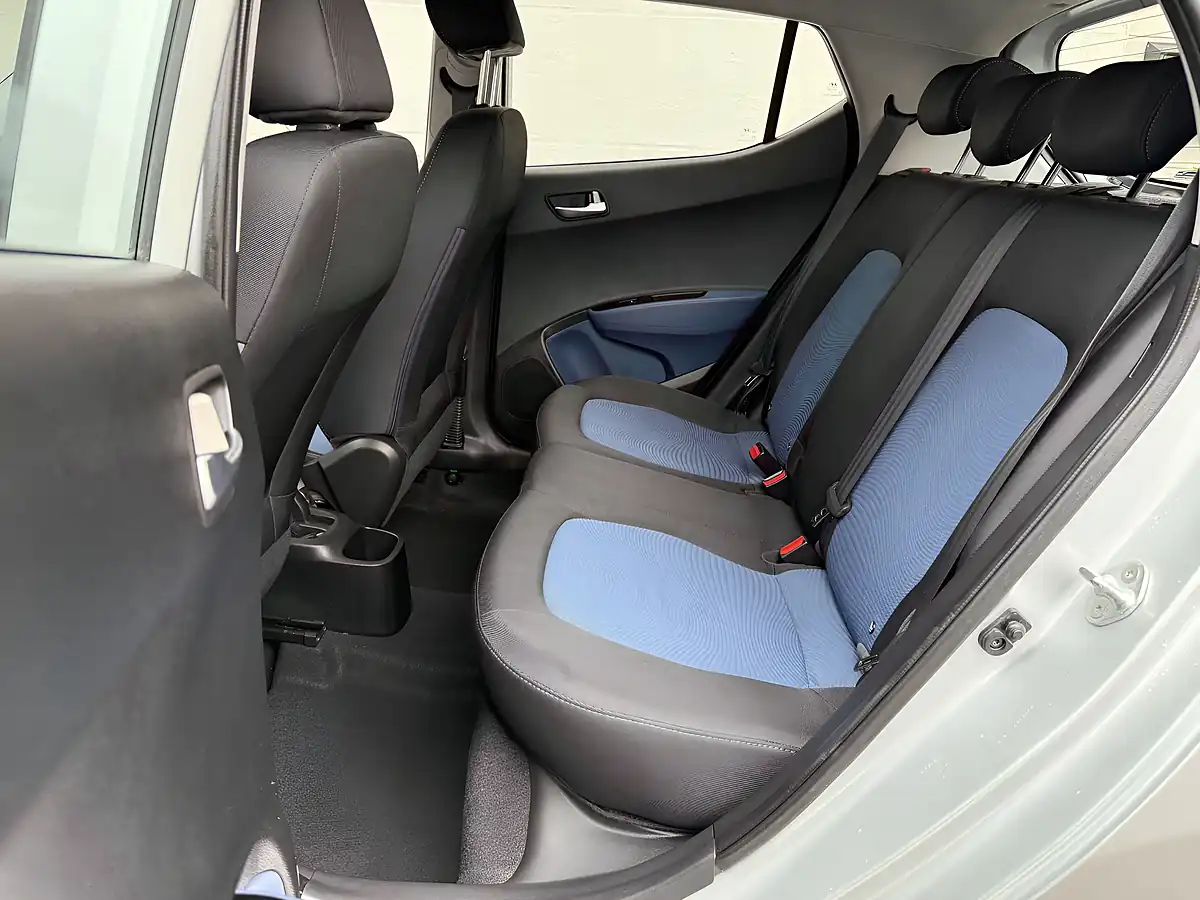 Used 2014 Hyundai I10 Premium Silver - Interior and Exterior details 14