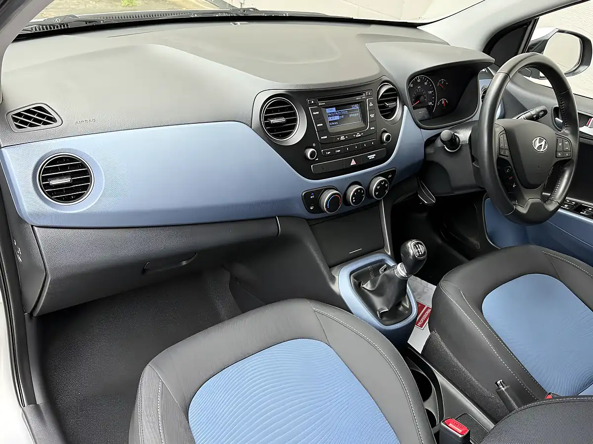 Used 2014 Hyundai I10 Premium Silver - Interior and Exterior details 15