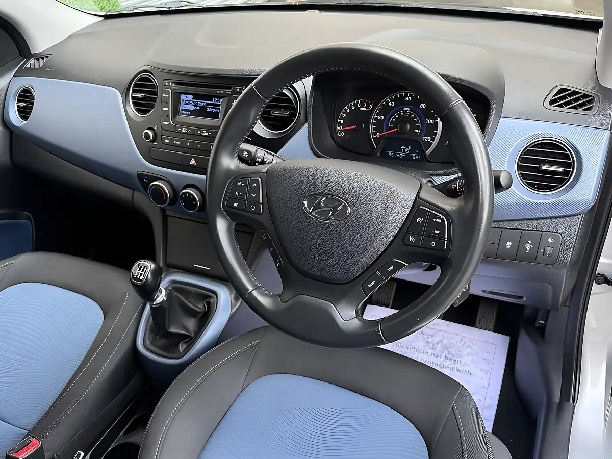 Used 2014 Hyundai I10 Premium Silver - Interior and Exterior details 16
