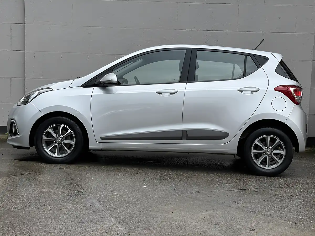 Used 2014 Hyundai I10 Premium Silver - Interior and Exterior details 6