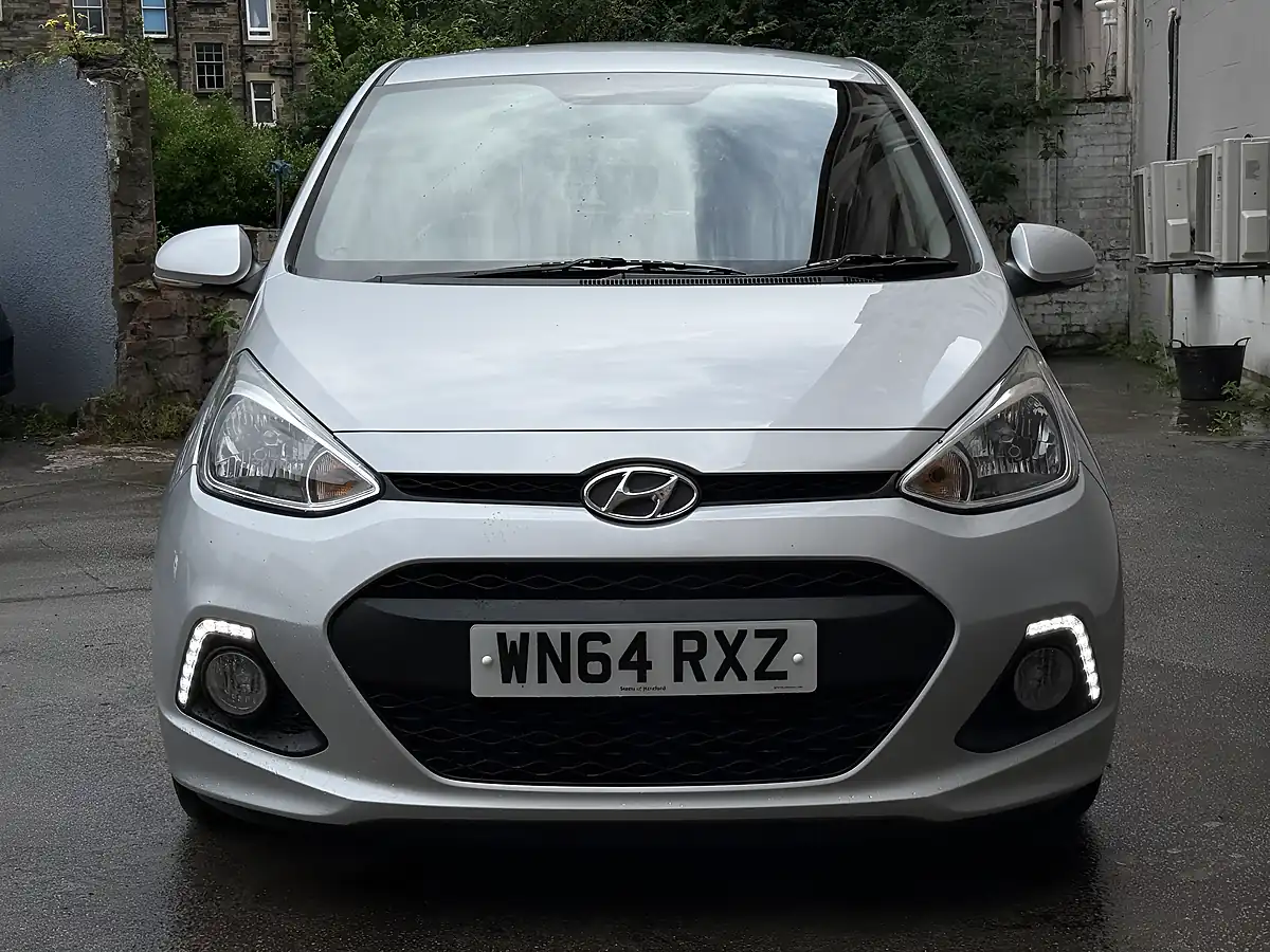 Used 2014 Hyundai I10 Premium Silver - Interior and Exterior details 7