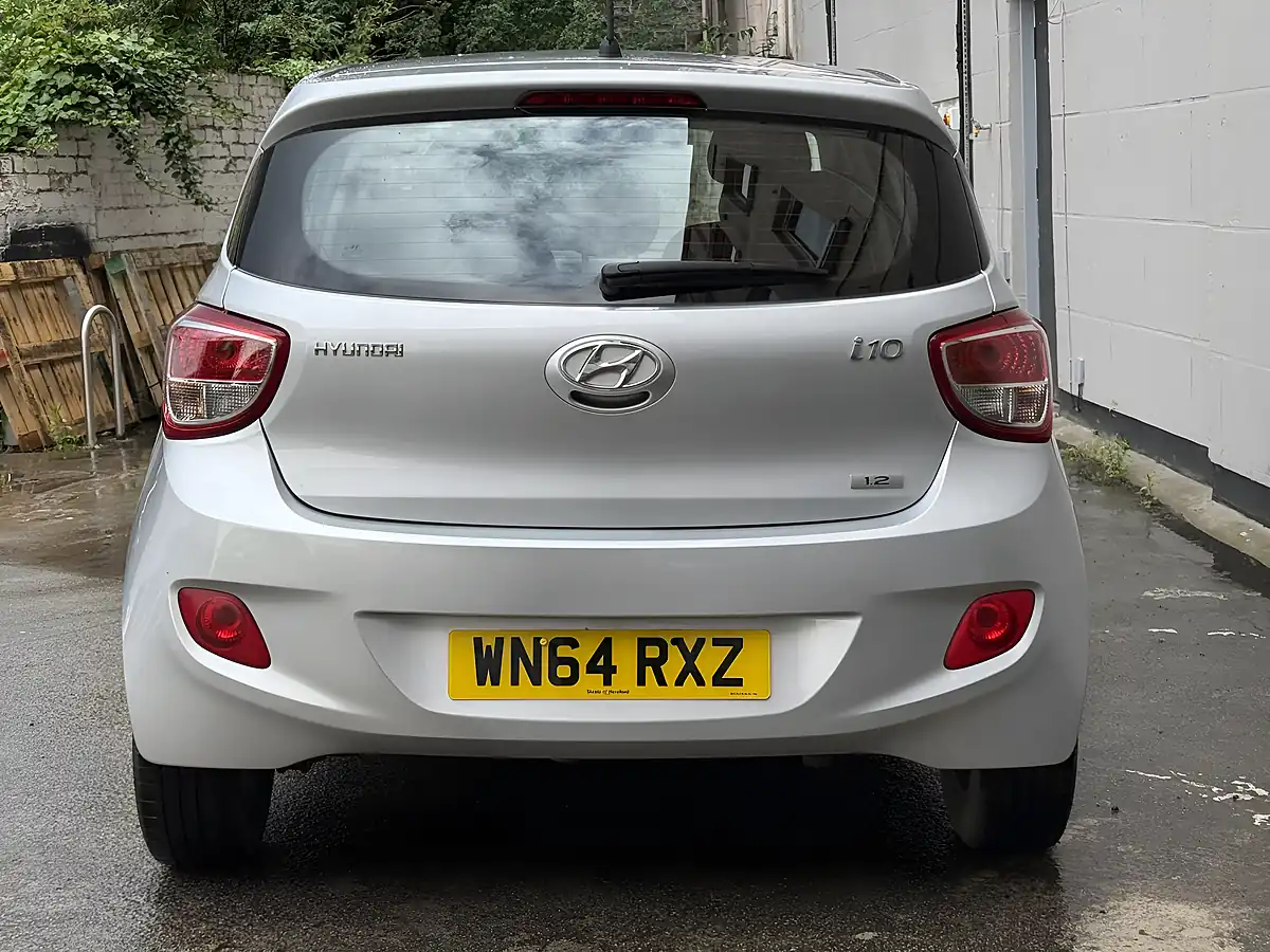 Used 2014 Hyundai I10 Premium Silver - Interior and Exterior details 8