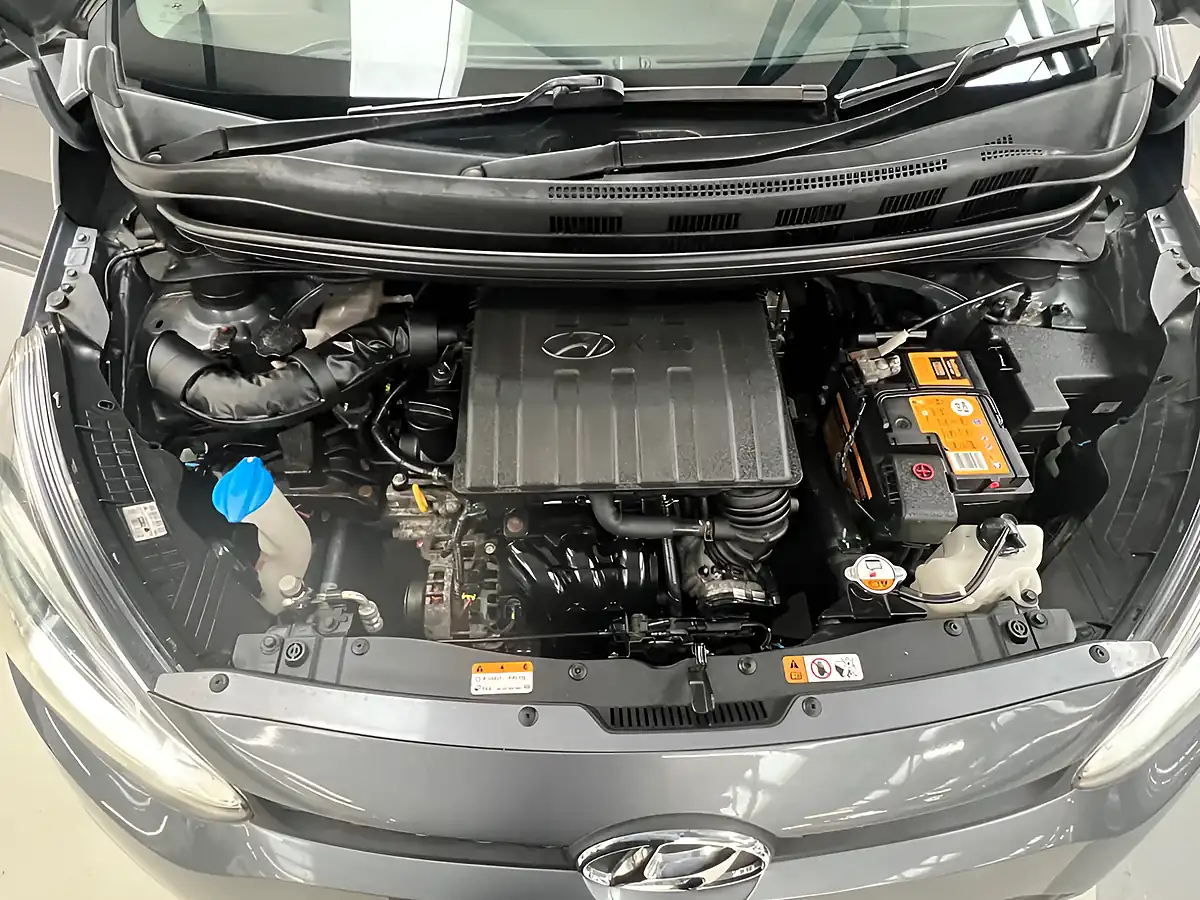 Used 2014 Hyundai i10 Premium Stardust Grey - Interior and Exterior details 11