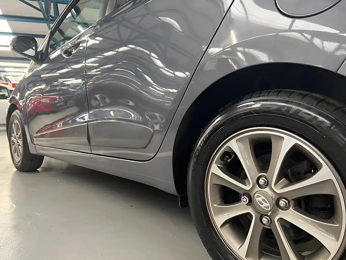 Used 2014 Hyundai i10 Premium Stardust Grey - Interior and Exterior details 12
