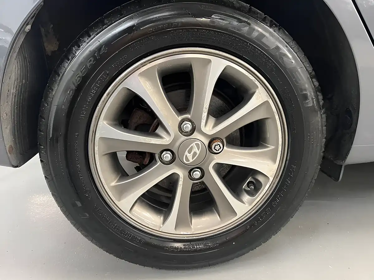 Used 2014 Hyundai i10 Premium Stardust Grey - Interior and Exterior details 13