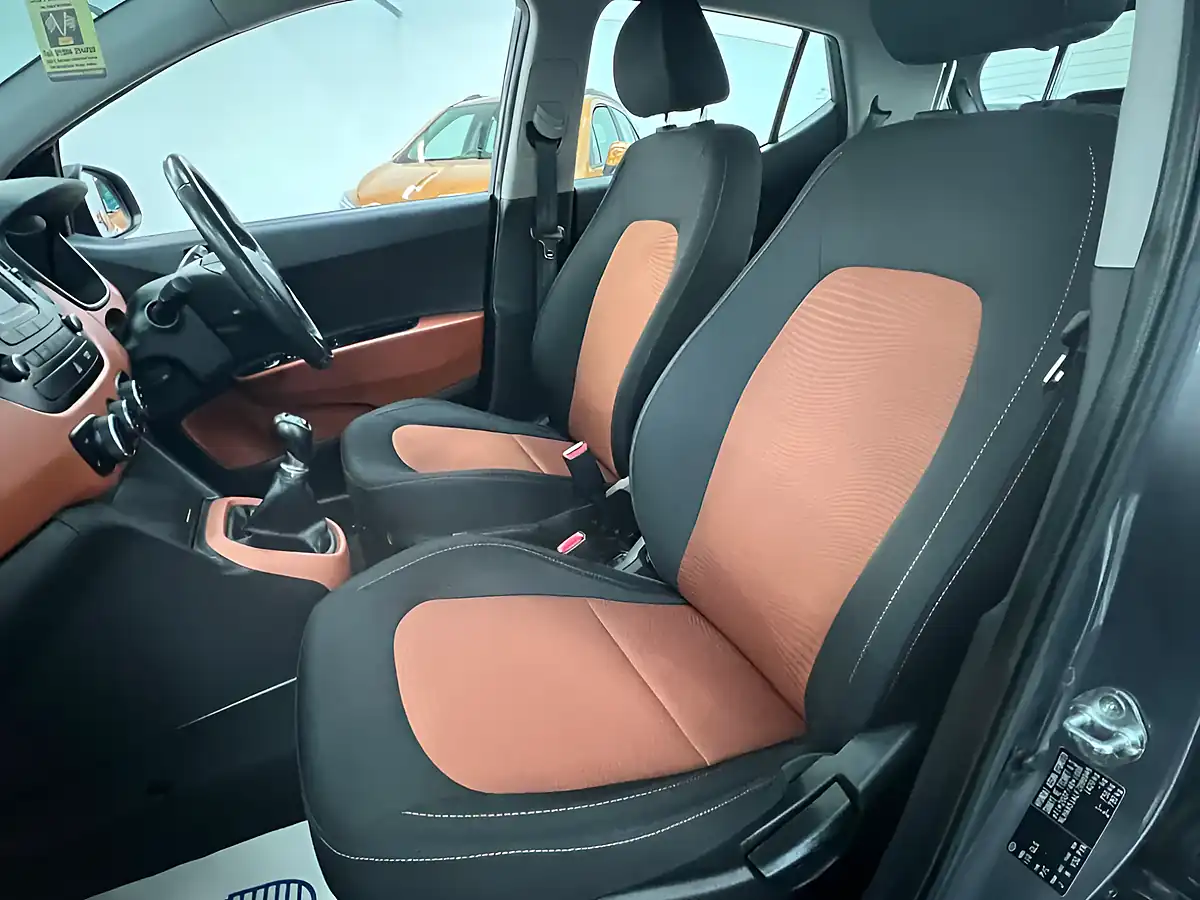 Used 2014 Hyundai i10 Premium Stardust Grey - Interior and Exterior details 15