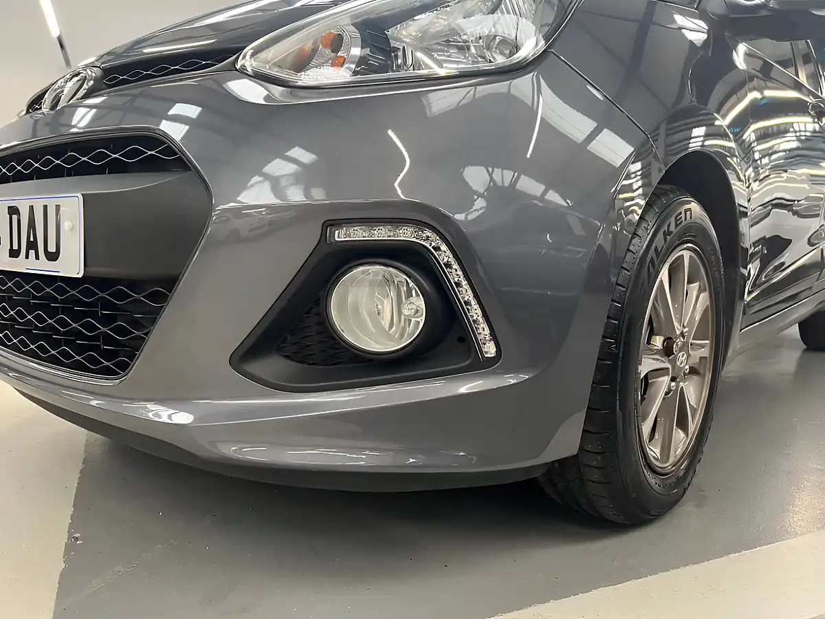 Used 2014 Hyundai i10 Premium Stardust Grey - Interior and Exterior details 18