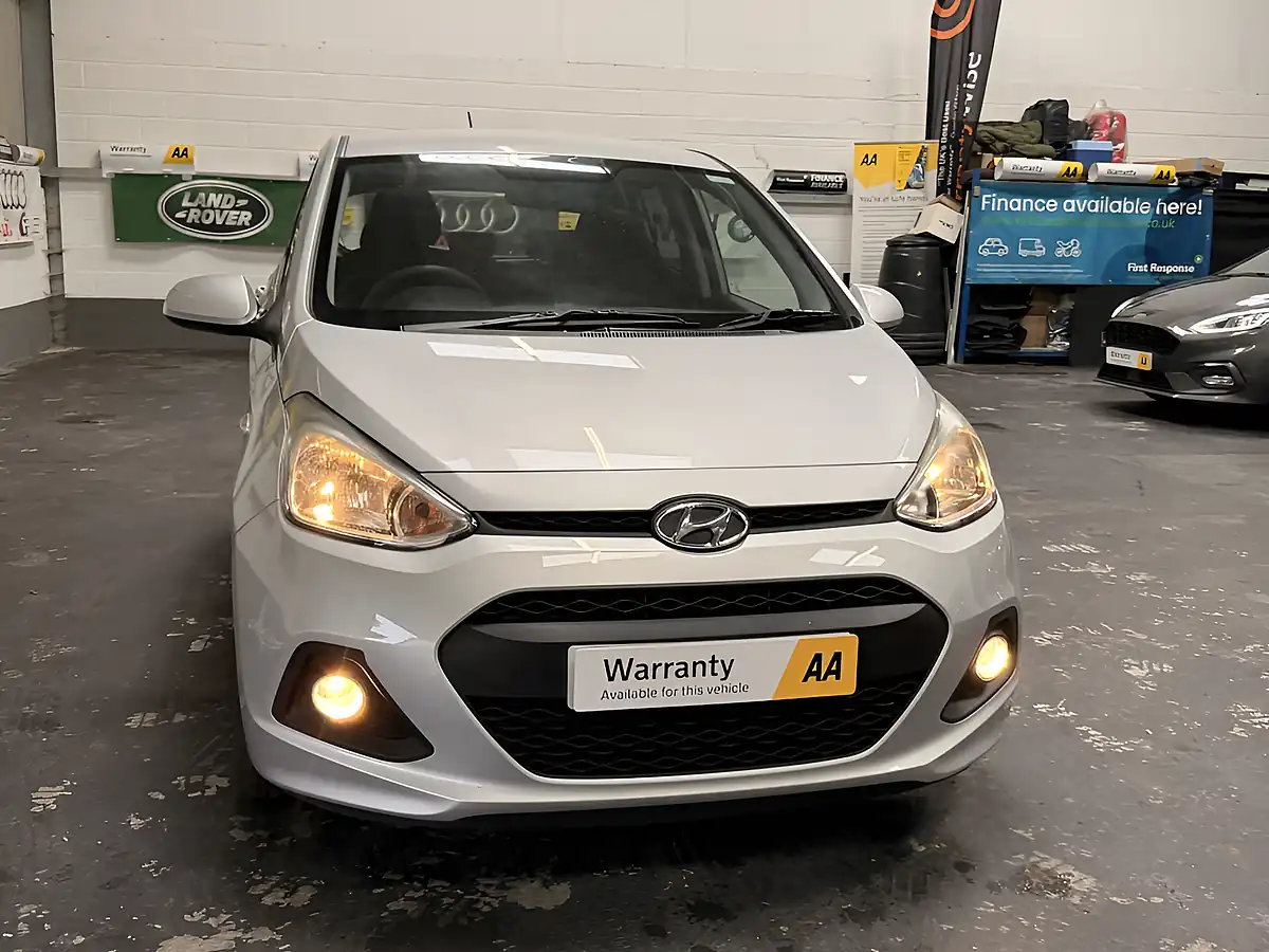 Used 2014 Hyundai I10 Se 5DR Metallic Silver - Interior and Exterior details 4