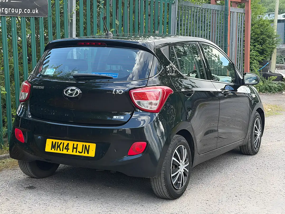 Used 2014 Hyundai i10 Se Black - Interior and Exterior details 10
