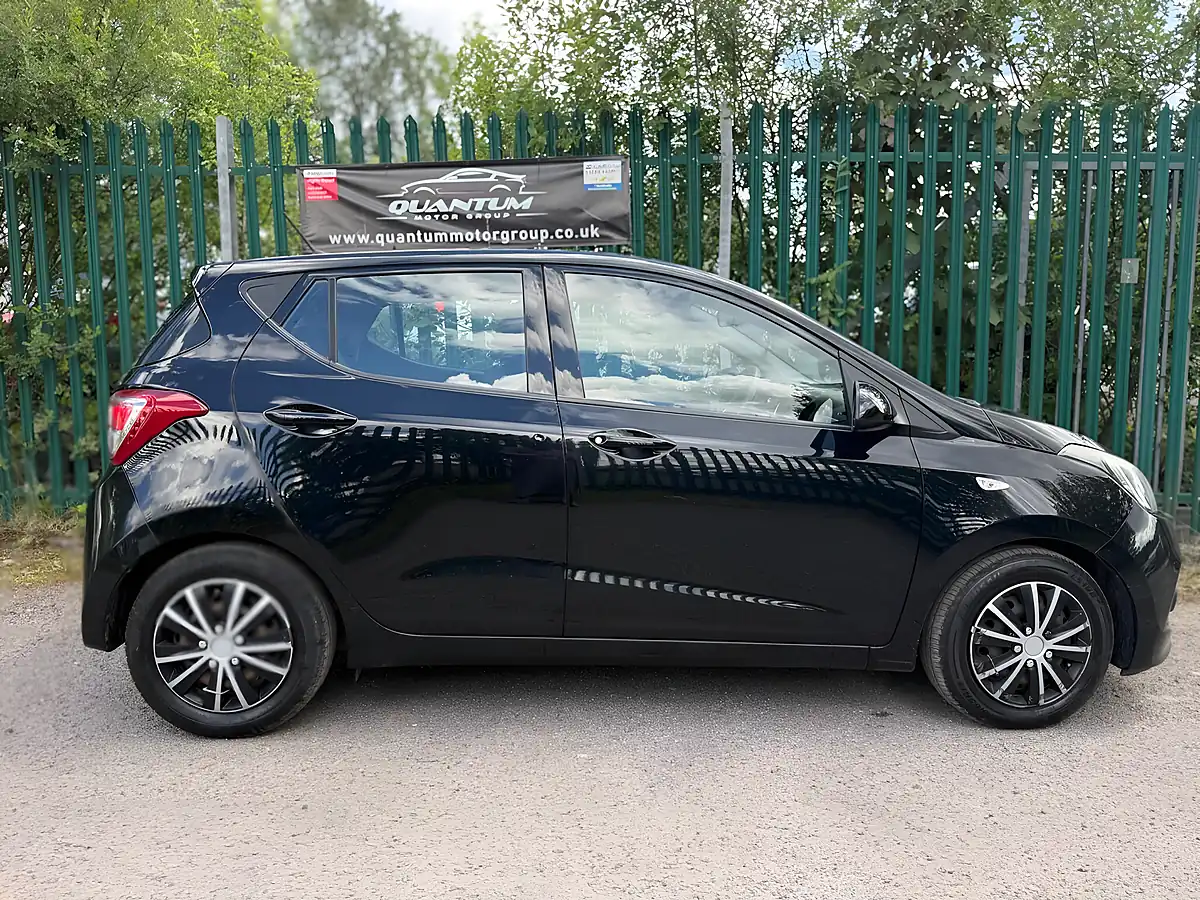 Used 2014 Hyundai i10 Se Black - Interior and Exterior details 11