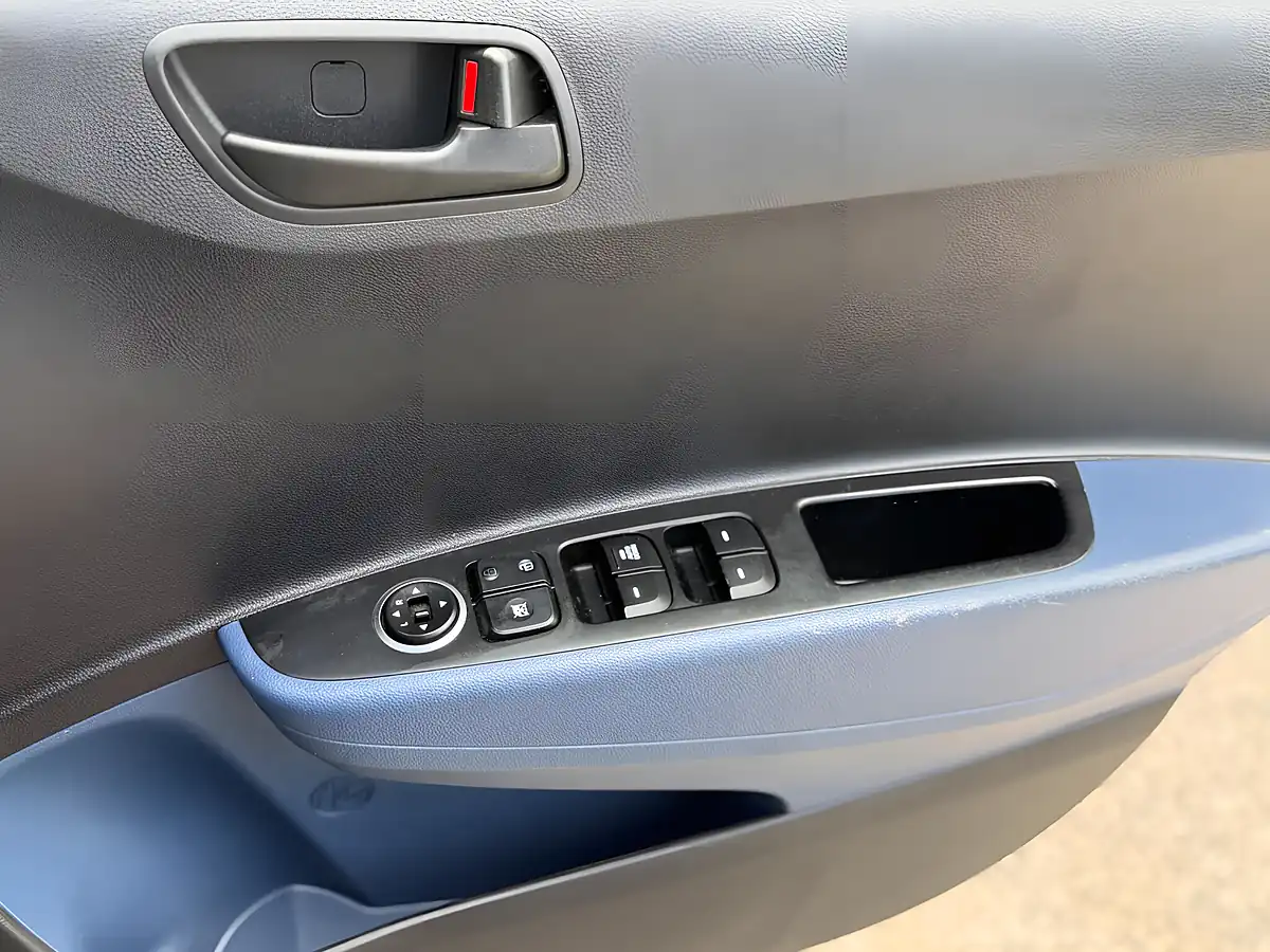 Used 2014 Hyundai i10 Se Black - Interior and Exterior details 13
