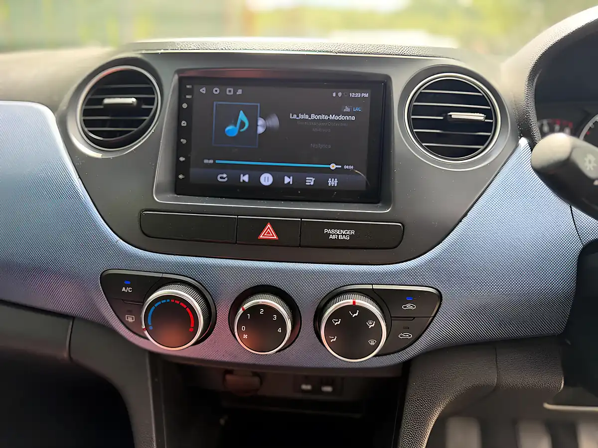 Used 2014 Hyundai i10 Se Black - Interior and Exterior details 15