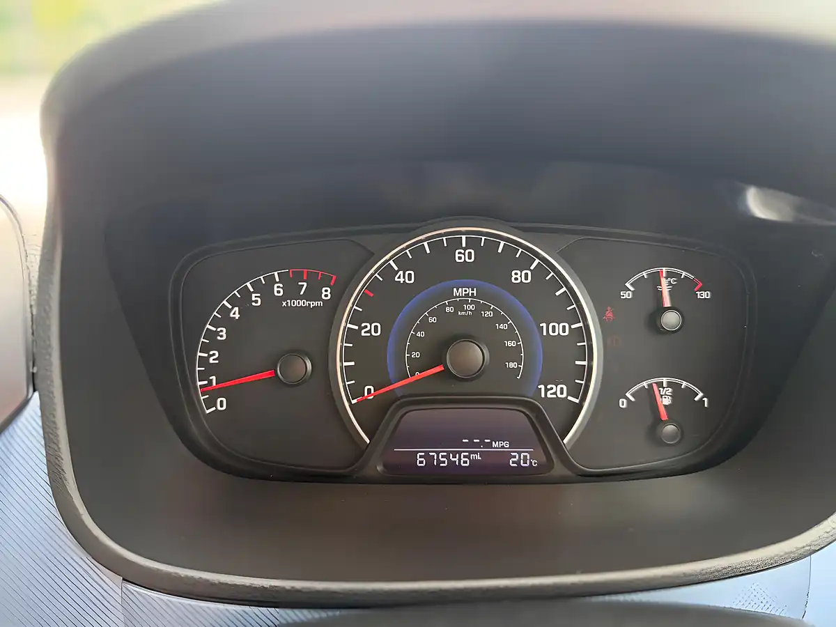 Used 2014 Hyundai i10 Se Black - Interior and Exterior details 16